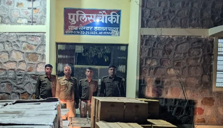 आलू के बक्सों में छुपाकर ले जा रही अवैध शराब पकड़ी,  दो तस्कर गिरफ्तार