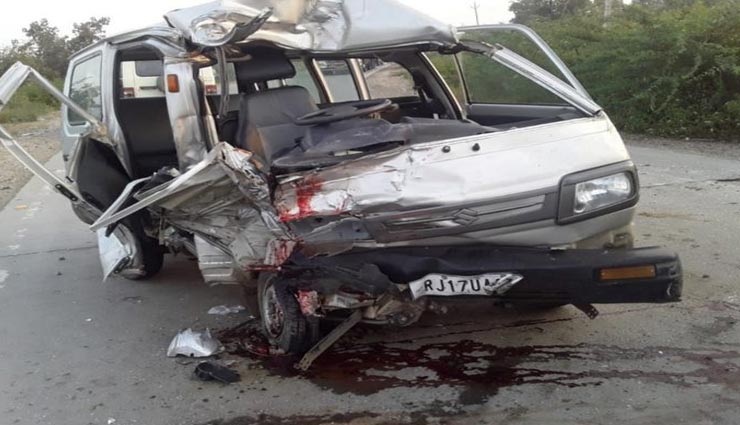 झालावाड़ : सामने से आ रहे ट्रक में घुसी वैन, भीषण हादसे में युवती और ड्राइवर की दर्दनाक मौत, घायल बच्चों का इलाज जारी