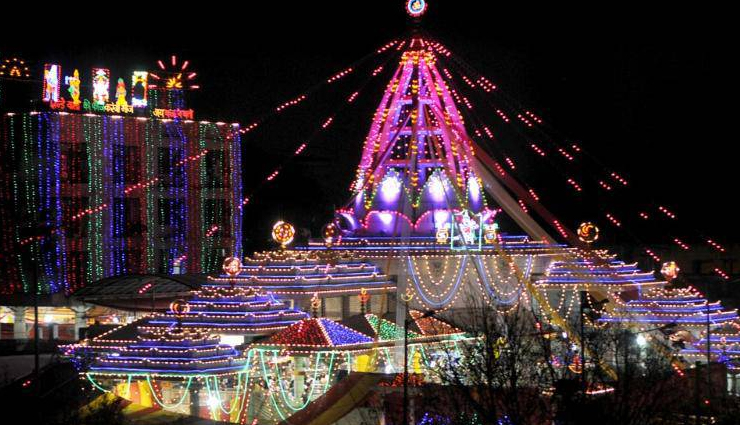 दिल्ली के इन 10 मंदिरों में हमेशा लगा रहता है भक्तों का तांता, बेहद मनमोहक रहता हैं माहौल 10 famous delhi temples,delhi temples,temples in delhi,delhi tourism,tourist places in delhi