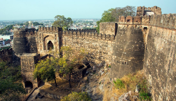 Jhansi Fort - Unveiling the Glorious Past and Majestic Architecture