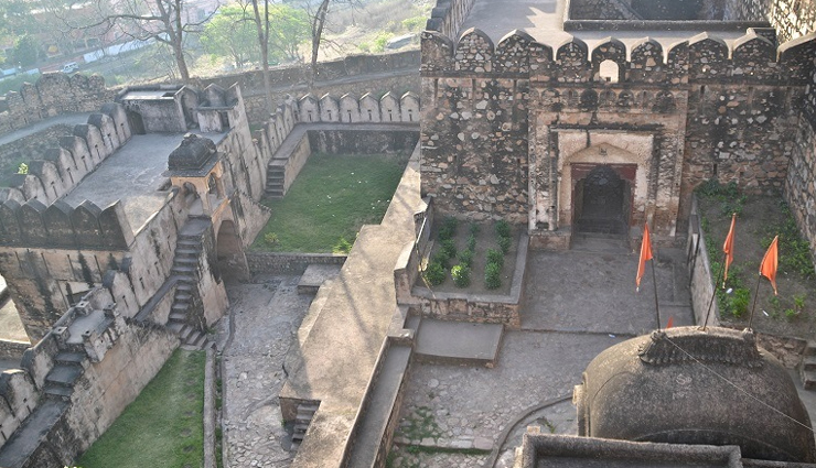 jhansi fort,jhansi fort history,rani lakshmibai,jhansi fort architecture,jhansi fort attractions,jhansi fort light and sound show,jhansi fort tourism,historical sites in uttar pradesh,indian freedom struggle,jhansi fort tourism guide,jhansi fort travel tips