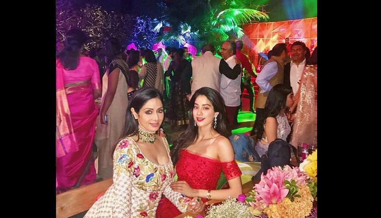 21 साल की हुईं जाह्नवी कपूर, देखें Mom श्रीदेवी के साथ उनकी 21 खास तस्वीरे