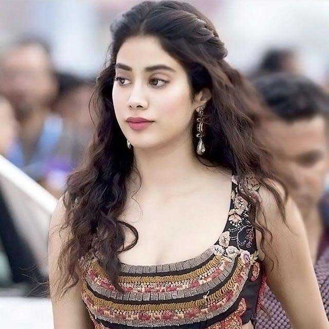 bollywood,janhvi kapoor,ishaan khatter,dhadak,fees,dhadak movie,dhadak film,dhadak songs,download dhadak