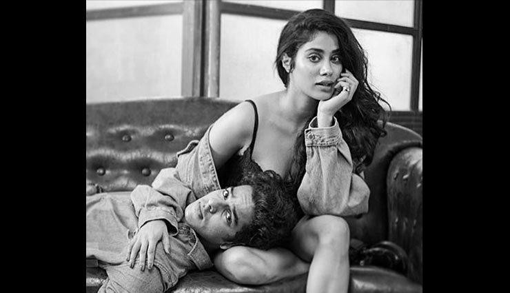 जाह्नवी की गोद में लेटे ईशान, तस्वीर वायरल