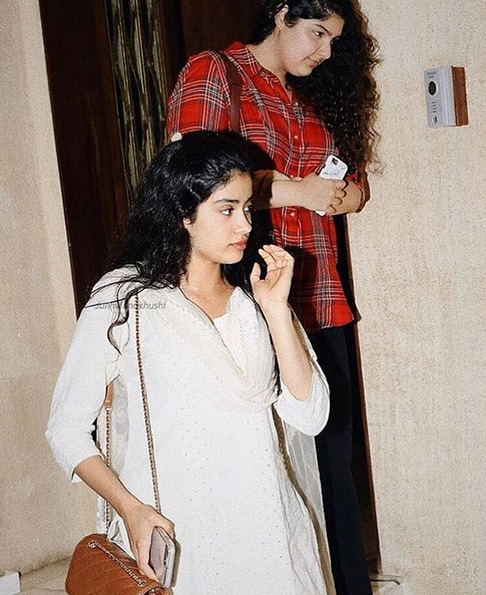 jhanvi kapoor,anshula kapoor,bollywood sister goals,step sisters,sri devi,boney kapoor,arjun kapoor,entertainment news