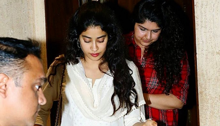 PICS- Jhanvi Kapoor and Anshula Kapoor Bonds With Each Other