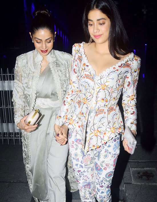 bollywood,jhanvi kapoor,sridevi,viral photo,dhadak,bollywood news