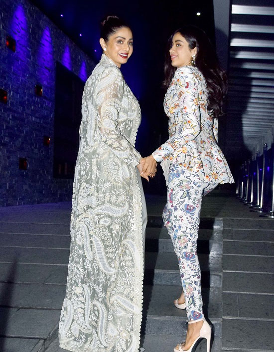 bollywood,jhanvi kapoor,sridevi,viral photo,dhadak,bollywood news