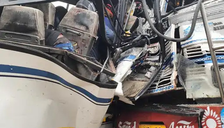 झारखंड में भीषण सड़क हादसा, LPG सिलेंडर से लदे ट्रक ने बस को मारी टक्कर, 15 की मौत 