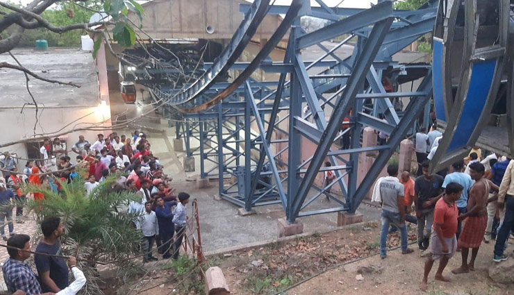 झारखंड: त्रिकुट पहाड़ पर आपस में टकराई ट्रॉलियां, एक की मौत, 48 से अधिक लोग फंसे