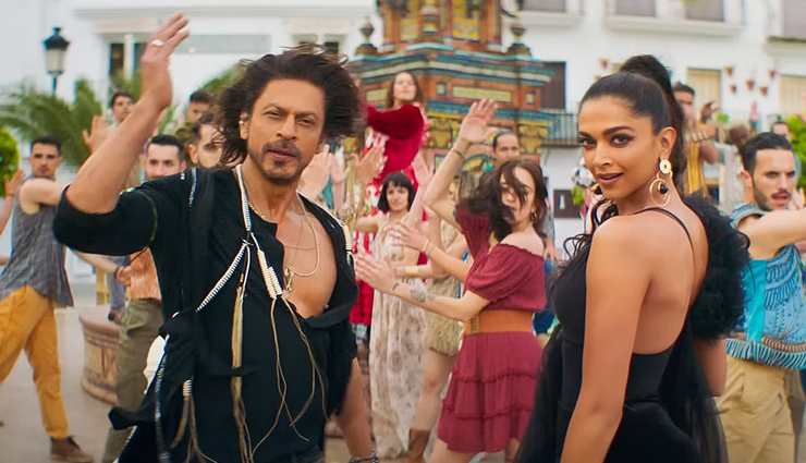 'झूमे जो पठान' गाना वायरल, दो घंटे में मिले 30 लाख से ज्यादा व्यूज, सोशल मीडिया पर SRK फैन्स ने बायकॉट गैंग की लगाई क्लास 