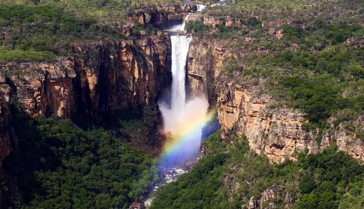 waterfalls in australia,natural waterfalls australia,australian waterfall destinations,closer to nature waterfalls,scenic waterfall spots in australia,immersive nature experiences,best australian waterfall hikes,breathtaking nature getaways,australia stunning waterfall landscapes,unspoiled nature attractions