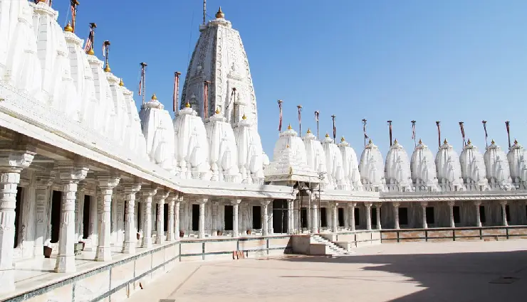 mandvi temples,mandvi gujarat spiritual tourism,temples in mandvi kutch,jain temples mandvi,hindu temples mandvi,religious places in mandvi,mandvi heritage tourism,mandvi culture and spirituality,things to do in mandvi gujarat,mandvi travel guide,mandvi historical temples,spiritual tourism gujarat