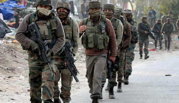 Article 370 हटने के दो महीने बाद जम्मू-कश्मीर के अनंतनाग में आतंकी हमला, 10 लोग घायल Article 370 हटने के दो महीने बाद जम्मू-कश्मीर के अनंतनाग में आतंकी हमला, 10 लोग घायल