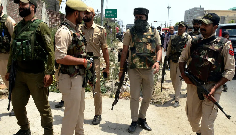 जम्मू-कश्मीर में 150 से अधिक आतंकियों की घुसपैठ की कोशिश, सुरक्षाबलों को हाई अलर्ट पर रखा गया