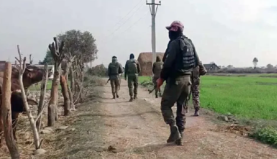 जम्मू-कश्मीर के किश्तवाड़ में सुरक्षा बलों ने जैश आतंकियों को घेरा, मुठभेड़ के दौरान इंटरनेट सेवाएं अस्थायी रूप से बंद