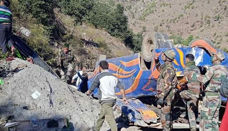 जम्मू-कश्मीर के डोडा में सड़क हादसा, मिनी बस खाई में गिरी; 10 लोगों की मौत 