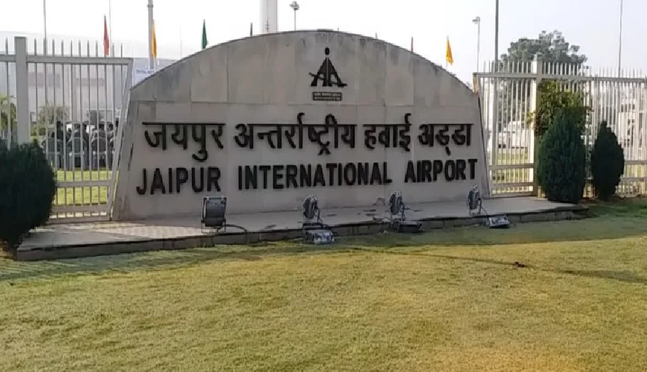 ईरान-इजरायल तनाव के बीच जयपुर एयरपोर्ट पर फंसे सैकड़ों यात्री, दूसरे दिन भी 6 अंतरराष्ट्रीय उड़ानें रद्द