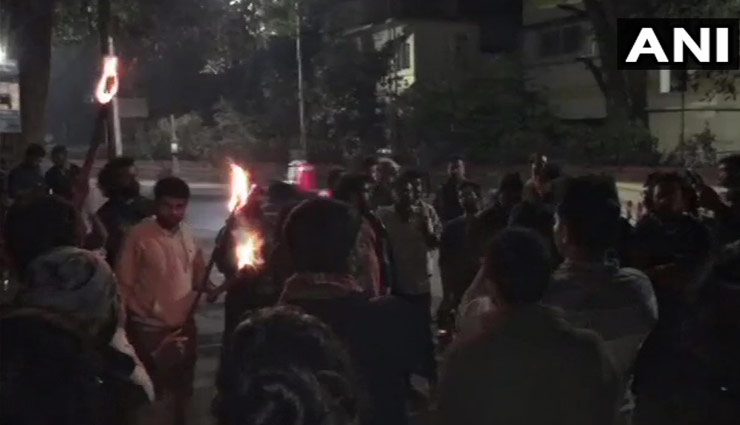jnu violence,jnusu president injured in attack,violence at jnu campus,jnu violence updates,jnu news,latest updates on jnu,yogendra yadav,news,news in hindi