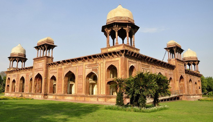taj mahal,monuments in memory of women