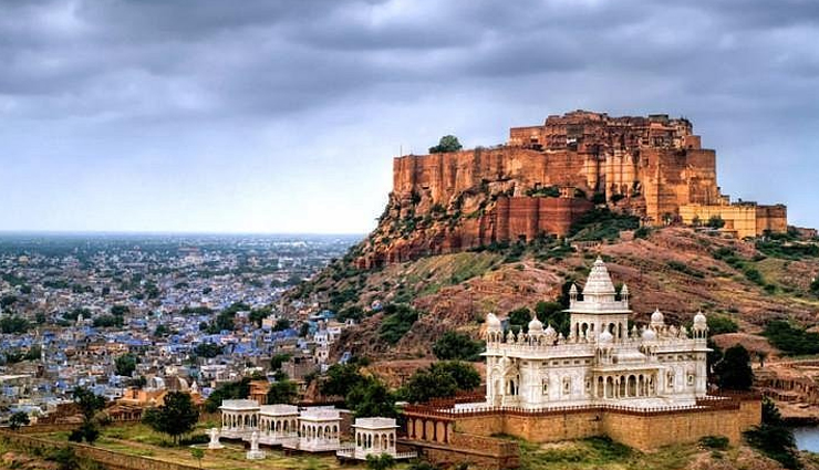 jodhpur,forts in jodhpur,must visit forts,forts in rajasthan,rajasthan,mehrangarh fort,rohet garh fort,fort chanwa,umaid bhawan palace,fort khejarla