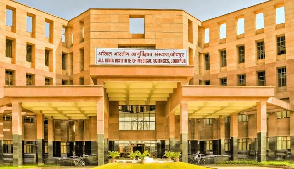 जोधपुर एम्स में जोड़े गए दोनों कटे हाथ, मरीज की हालत अब पूरी तरह स्थिर