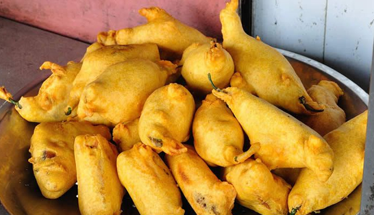 jodhpur culinary delights,must-try dishes in jodhpur,jodhpur unique food experiences,delicious jodhpuri cuisine,popular dishes in the blue city,jodhpur food exploration,iconic jodhpur street food,flavors of jodhpur dishes,culinary gems in jodhpur,best food in jodhpur to try