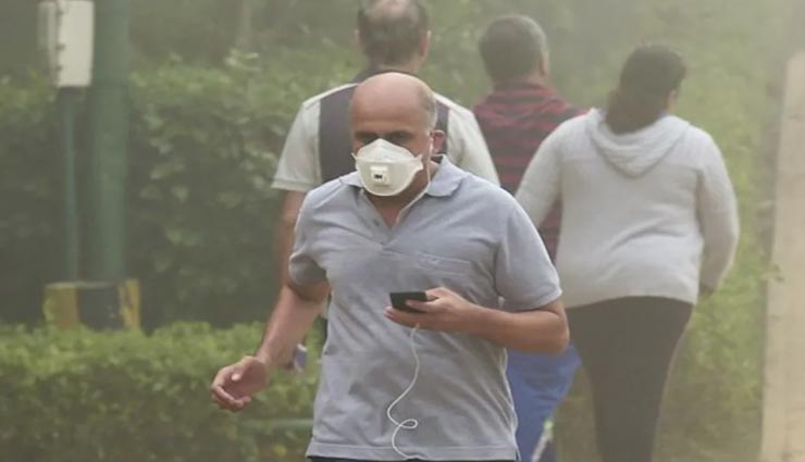एयर पोल्यूशन की जहरीली हवा में आउटडोर एक्सर्साइज करना खतरनाक, इन इनडोर वर्कआउट से बनाए अपनी सेहत