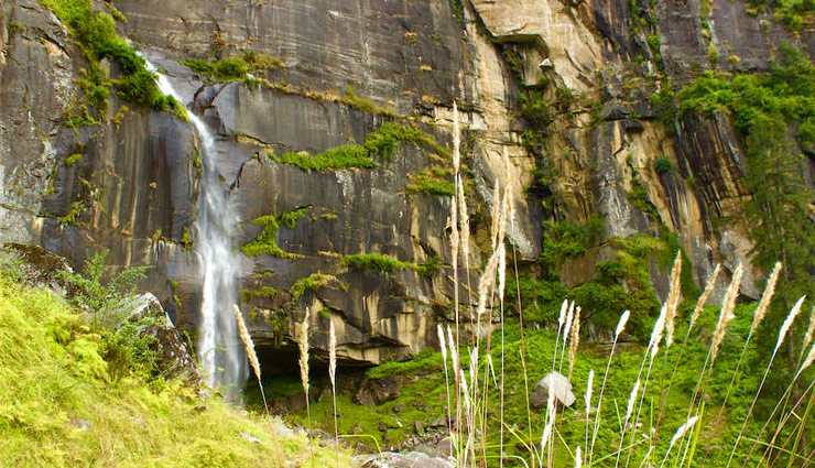 waterfall rappelling,vihigaon waterfalls,kasara maharashtra,chelavara waterfalls,coorg karnataka,neer gaddu waterfalls,rishikesh uttarakhand,jogini waterfall,Manali Himachal Pradesh,kondana waterfalls,karjat maharashtra,travel,tourist places
