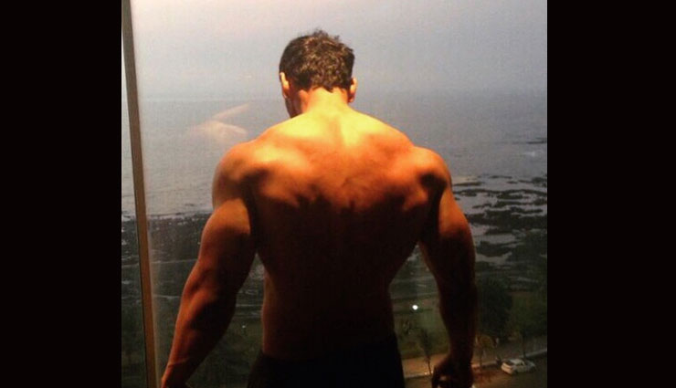 bollywood men with hottest back,fit back of bollywood stars,back cuts of bollywood stars,aamir khan,tiger shroff,varun dhawan,ranveer singh,Salman Khan,Hrithik Roshan,john abraham,Shah Rukh Khan,ajay devgan,Akshay Kumar