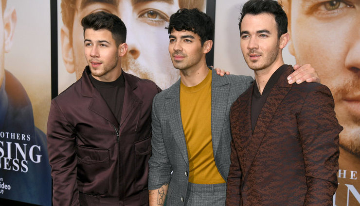 jonas brothers,jonas brothers surprise fan,fan suffering from cancer,entertainment news