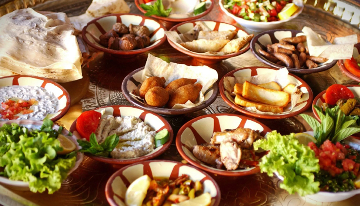 jordanian cuisine must-try dishes,best food to eat in jordan,traditional jordanian dishes,jordanian street food delights,top jordanian culinary experiences,iconic jordanian foods,jordanian gastronomy highlights,authentic jordanian food guide,jordanian cuisine exploration,jordans must-eat foods