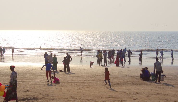 mumbai must-do activities,gateway of india visit,marine drive stroll,juhu beach relaxation,essel world amusement park,haji ali dargah pilgrimage,siddhivinayak mandir visit,mumbai attractions exploration,sightseeing in mumbai,things to do in mumbai