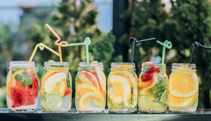 juices,juices for glowing skin,apple berry juice,kiwi pear juice,strawberry grapes orange juice,beauty tips,skin care tips