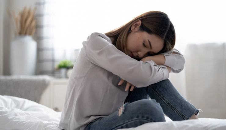 jujube fruit,health benefits,antioxidants,immune system,digestive health,fiber,constipation,diarrhea,blood pressure,heart health,anti-inflammatory,blood sugar control,cholesterol levels,liver health,skin health,nutrient-dense,vitamin c,iron,calcium,safe consumption