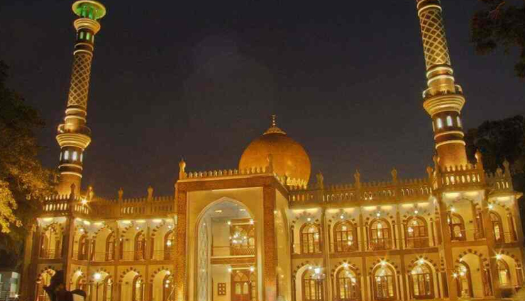 mosques in india,famous mosques to visit in india,islamic architecture in india,top mosques in india,spiritual pilgrimage to indian mosques,india iconic mosques,historical islamic sites in india,sacred mosques of india,must-visit mosques in india,islamic heritage of india