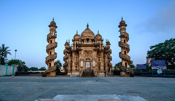 gujarat tourist attractions,must-visit places in gujarat,famous landmarks in gujarat,gujarat travel destinations,top tourist spots in gujarat,historical sites in gujarat,gujarat sightseeing guide,popular places to visit in gujarat,gujarat tourism highlights,iconic landmarks of gujarat