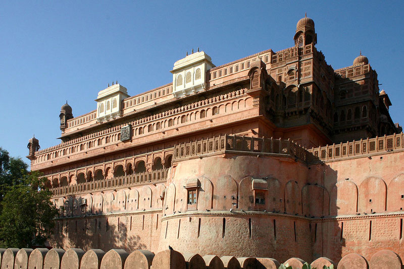 forts in rajasthan,amer fort,chittorgarh fort,jaisalmer fort,ranthambore fort,junagarh fort bikaner