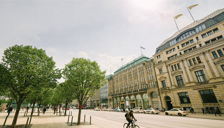 tourist places in hamburg,must-visit hamburg attractions,hamburg travel guide,things to do in hamburg,hamburg sightseeing,best places to visit in hamburg,hamburg landmarks,cultural sites in hamburg,family activities in hamburg,explore hamburg germany