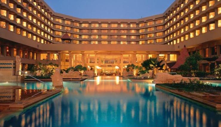 5 hotels to spot bollywood celebrities,siolim house goa,taj lands end bandra mumbai,the leela palace chanakyapuri new delhi,elsewhere north goa,jw marriott juhu mumbai