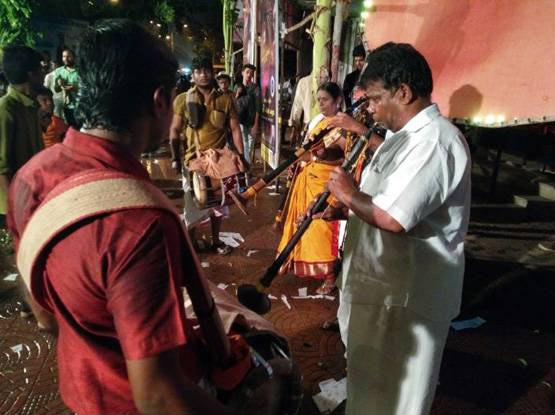 'काला' : दूध से नहलाया रजनी का पोस्टर, थियेटर के बाहर आतिशबाजी, देखे तस्वीरे kaala,rajinikanth,rajinikanth fans crazy,photos,kaala movie,kaala songs,kaala video,download kaala movie