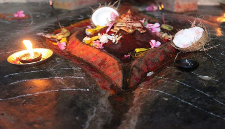 तांत्रिक क्रियाओं के लिए प्रसिद्ध है ये मंदिर, मिलता है भूत-प्रेत से छुटकारा famous temple,tantric activities,kaal bhairav mandir,ekling mandir,kaali ghat mandir,kaamakhaya mandir