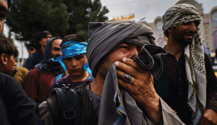 देश छोड़ रहे अफगानी लोगों पर धारदार हथियार और कोड़ों से हमला कर रहा तालिबान, काबुल एयरपोर्ट पर फिर से फायरिंग