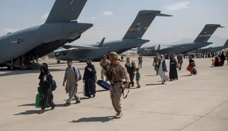 काबुल हवाईअड्डे पर फिदायीन हमला, कई लोगों के मारे जाने की खबर