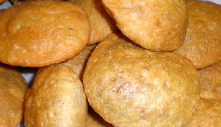 अपनी करवा चौथ को बनाएं थोडा चटपटा, इन कुरकुरी नमकीन कचौड़ियों  के साथ #Recipe