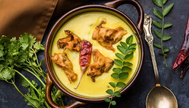 kadhi pakoda,pakoda kadhi recipe,indian kadhi recipe,punjabi kadhi pakoda,how to make kadhi pakoda,besan kadhi recipe,easy kadhi pakoda recipe,pakora kadhi,yogurt curry with fritters,traditional indian recipe