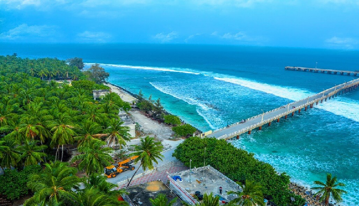 lakshadweep island advantages,unique features of lakshadweep,lakshadweep vs other islands,best island holiday destination,lakshadweep attractions,exotic islands in india,unexplored island paradises,lakshadweep travel benefits,why choose lakshadweep for holidays,island beauty of lakshadweep
