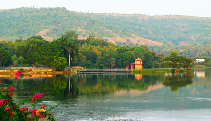 banswara city palace,rajasthan heritage,historic architecture,mahi dam,banswara water reservoir,scenic lake view,talwara fort,historical forts,banswara heritage,chheench waterfalls,scenic beauty,nature retreat,diablab lake,banswara lakes,bird watching,raj mandir,historical monument,architecture
    kagdi pick-up weir,banswara water weir,irrigation structure,madareshwar temple,hindu temples,religious tourism,ram kund,banswara holy pond,pilgrimage site,bhim kund,banswara bathing ghats,religious rituals