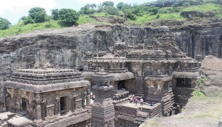 अपनेआप में अनोखी हैं एलोरा की गुफाएं, बनने में लगा था 100 साल से भी ज्यादा का समय