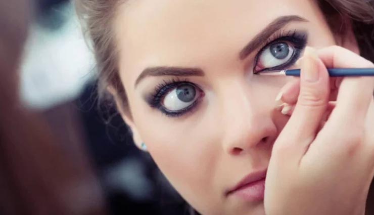 आपके आंखों की सुंदरता तो नहीं बिगाड़ रहा काजल, आजमाए ये ट्रिक्स